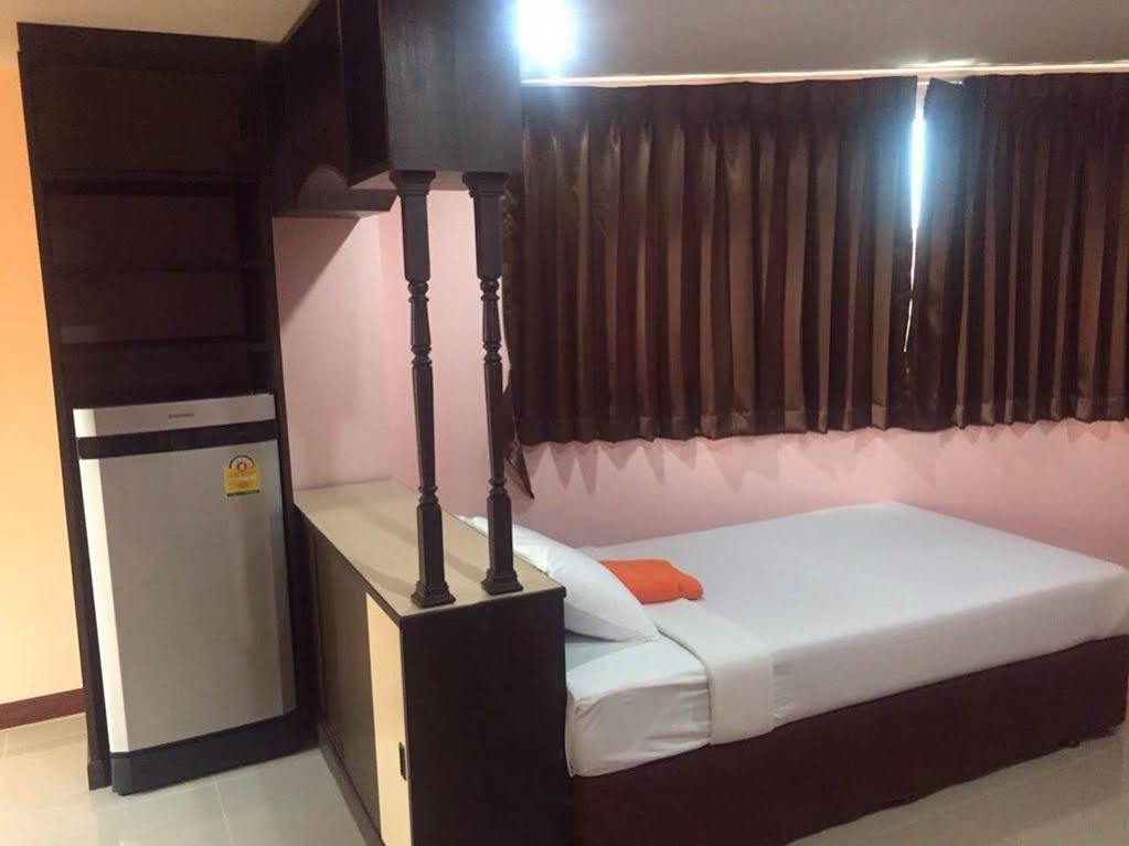 Oyo 523 Aa Pattaya Ville Exterior foto