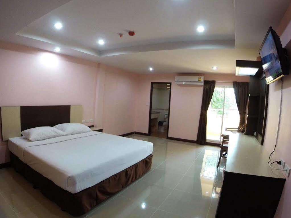 Oyo 523 Aa Pattaya Ville Exterior foto