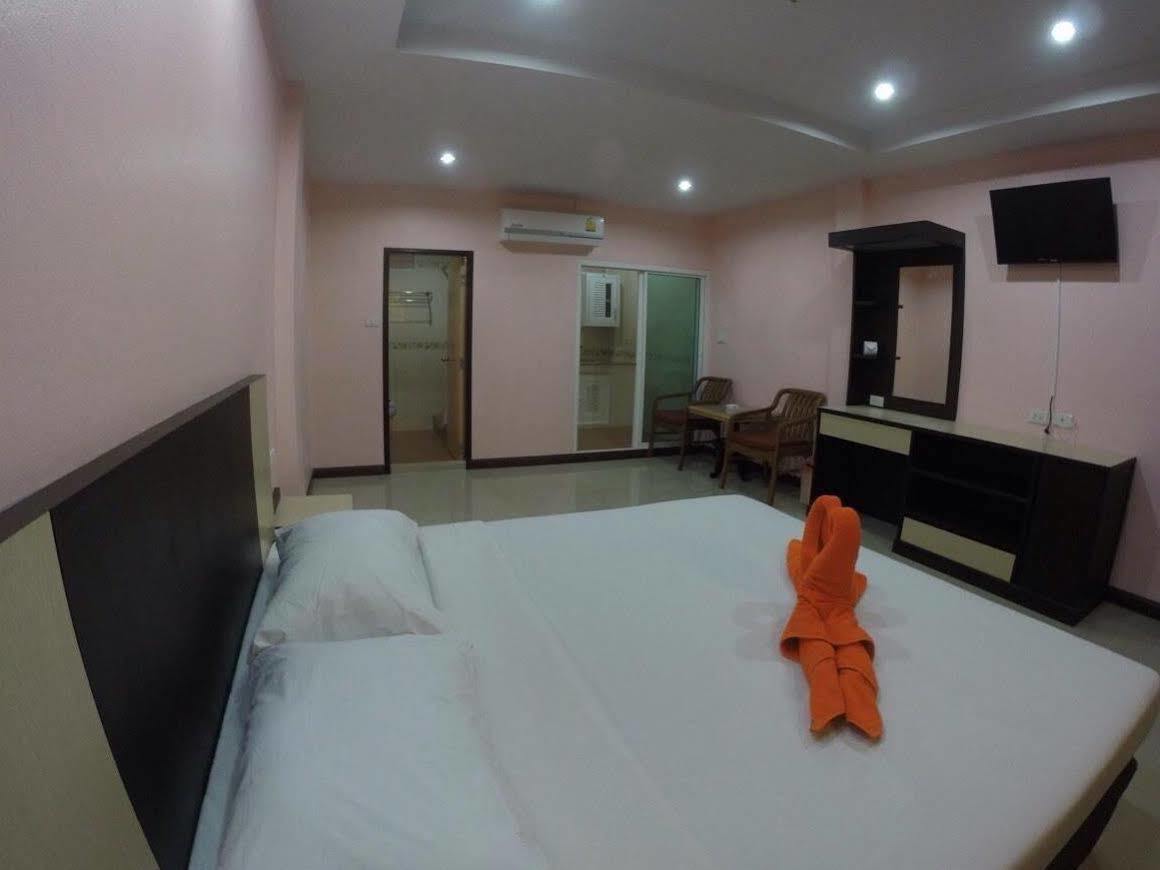 Oyo 523 Aa Pattaya Ville Exterior foto